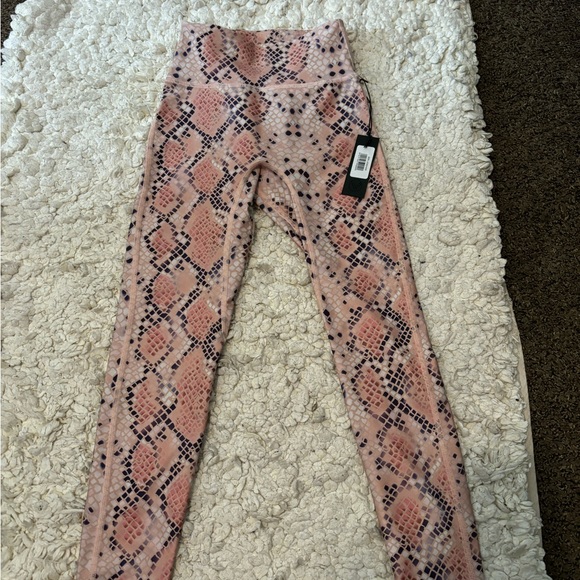 Savvi Lifestyle Co. Women’s Seri Snakeskin Print Leggings NWT XS Pink Purple - Picture 5 of 5